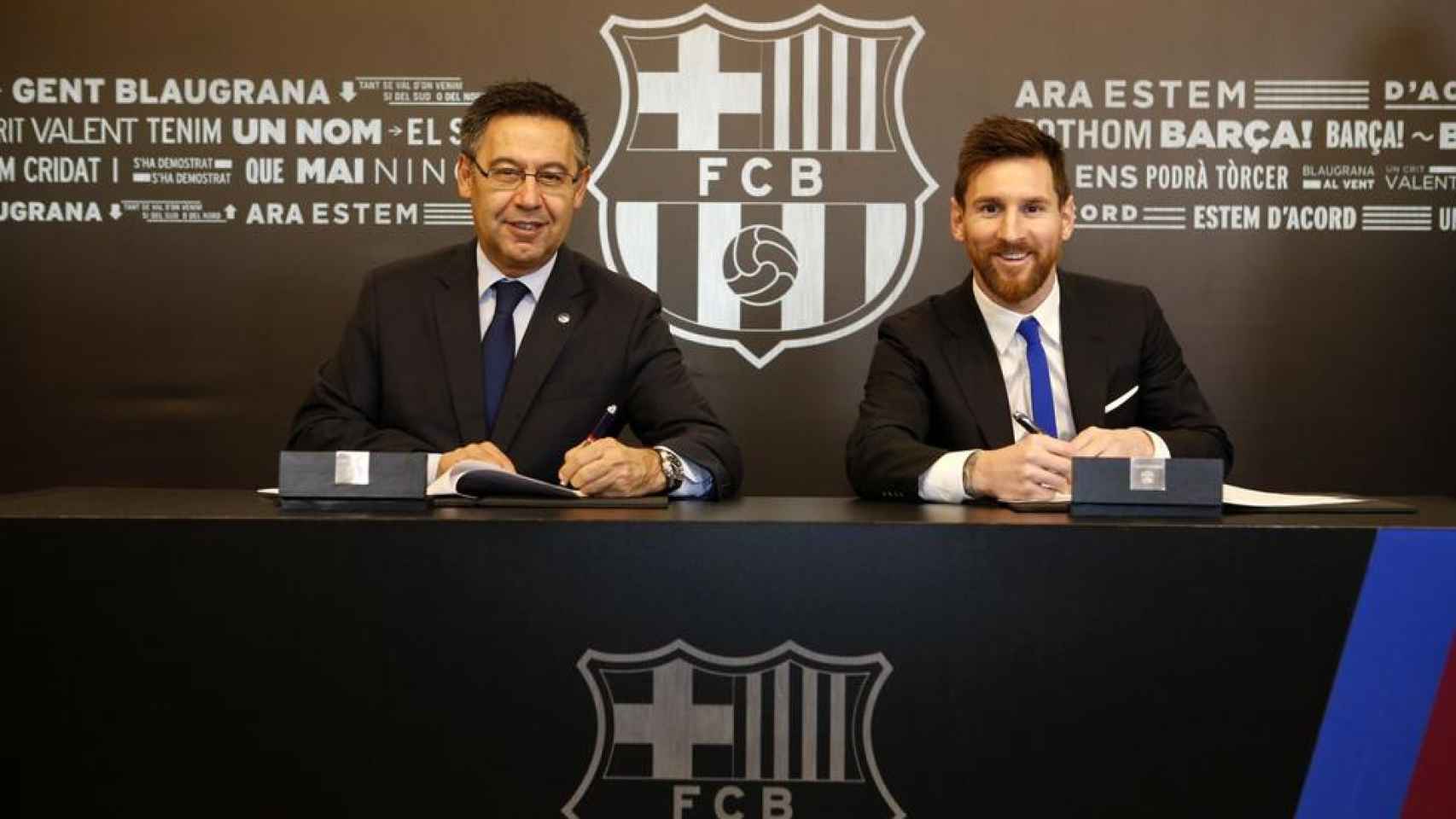 Messi rubrica junto a Bartomeu el contrato de renovación que lo vincula al Barça cuatro temporadas más : FCB