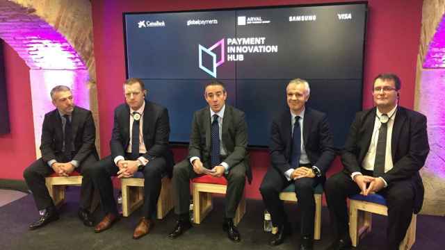 Responsables de CaixaBank, Global Payments, Samsung, Visa y Arval durante la inauguración del Payment Innovation Hub / EUROPA PRESS