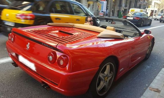 Alejandro Martín al volante del Ferrari F355 Spider