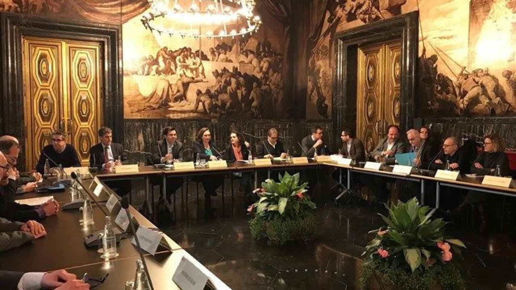 Reunión de la alcaldesa Ada Colau con representantes de la cultura y el sector de la investigación por el pago del IVA / EUROPA PRESS