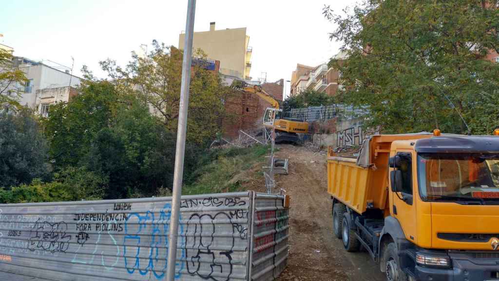 Pintada independentista en una valla de La Teixonera / P. A.