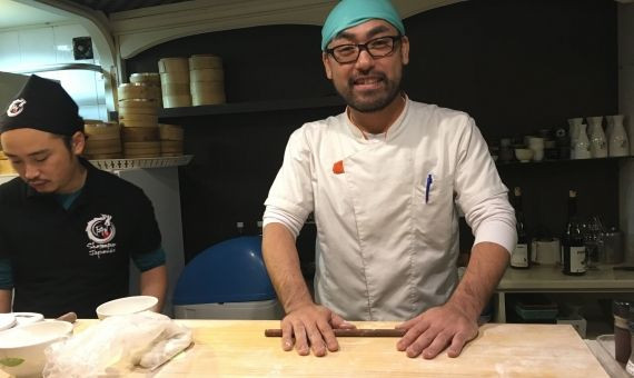 Keita en la cocina de su restaurante Fan Shoronpo / P.B.