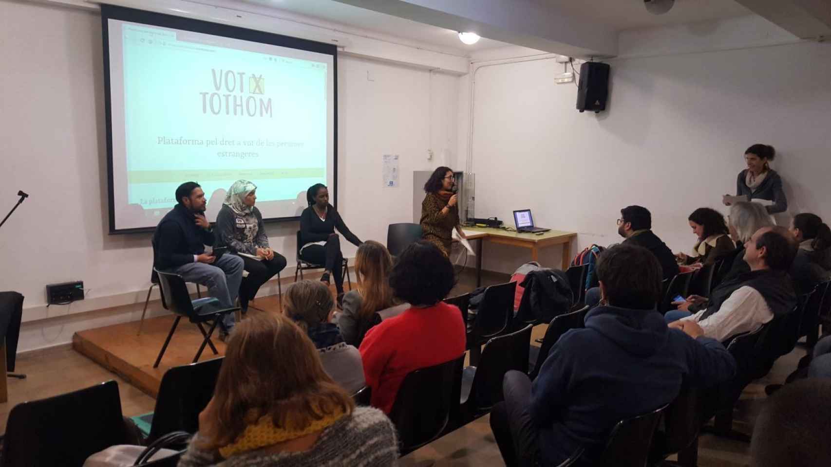 Presentación de Vot X Tothom en Sants / OMAIRA BELTRÁN