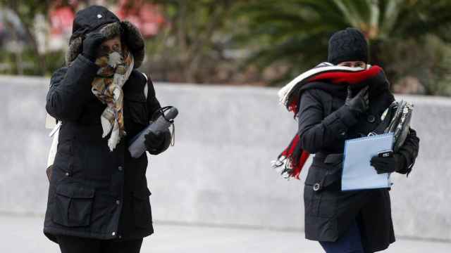 Para lo que queda de febrero, habrá que taparse bien para salir a la calle / EFE