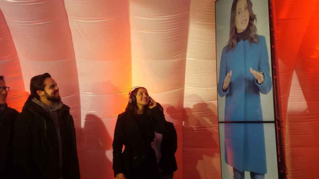 Inés Arrimadas en el interior carpa de la plaza de la Universitat / EUROPA PRESS