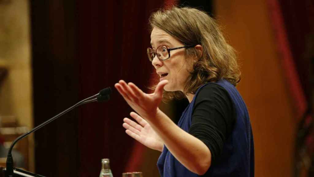 Imagen de archivo de Eulàlia Reguant (CUP) durante una intervención en el Parlament de Catalunya /EFE