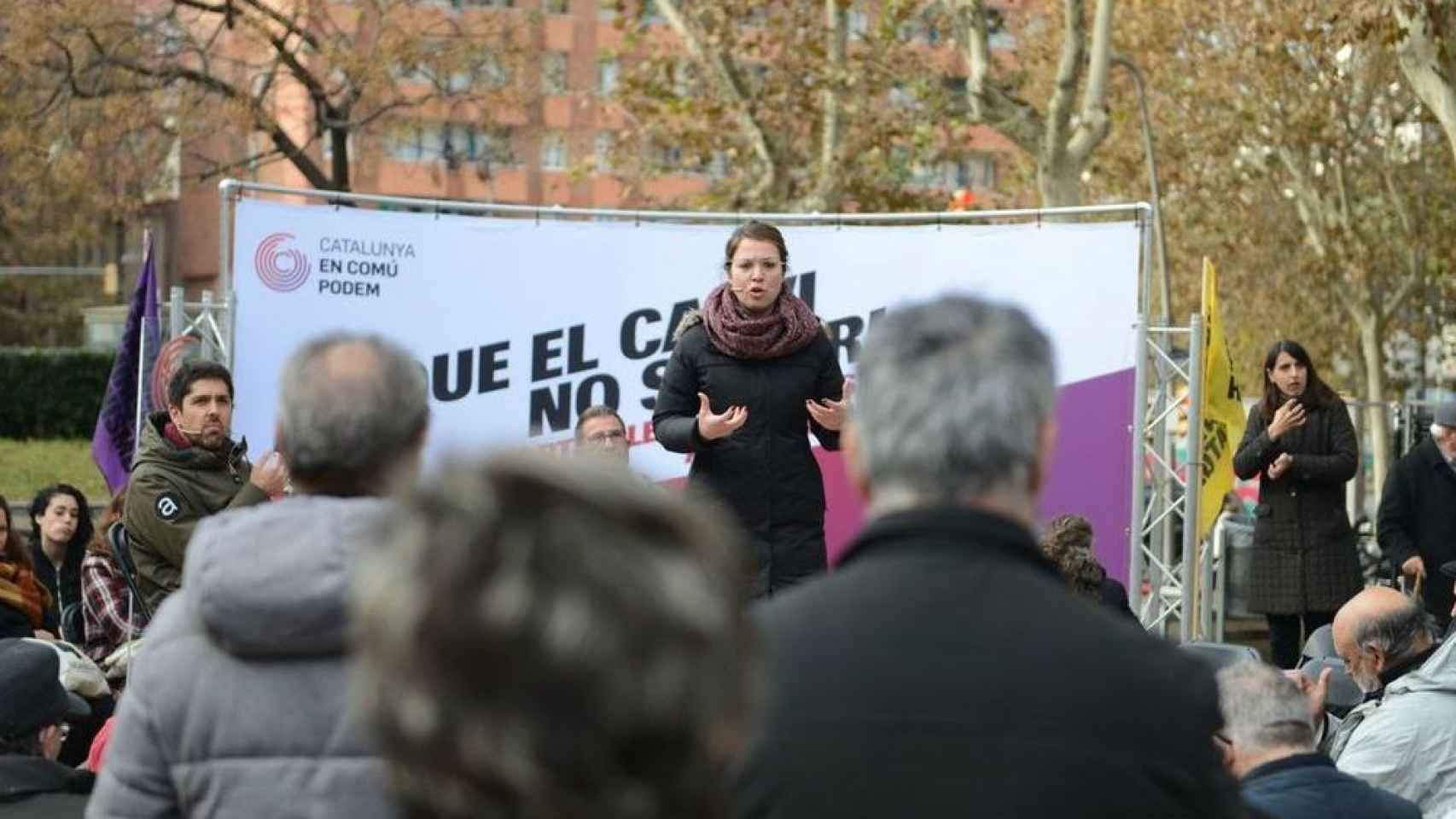 La teniente de alcalde, Janet Sanz, en un acto electoral en la Marina, donde ha dicho que el metro llegará en julio / BARCELONA EN COMÚ