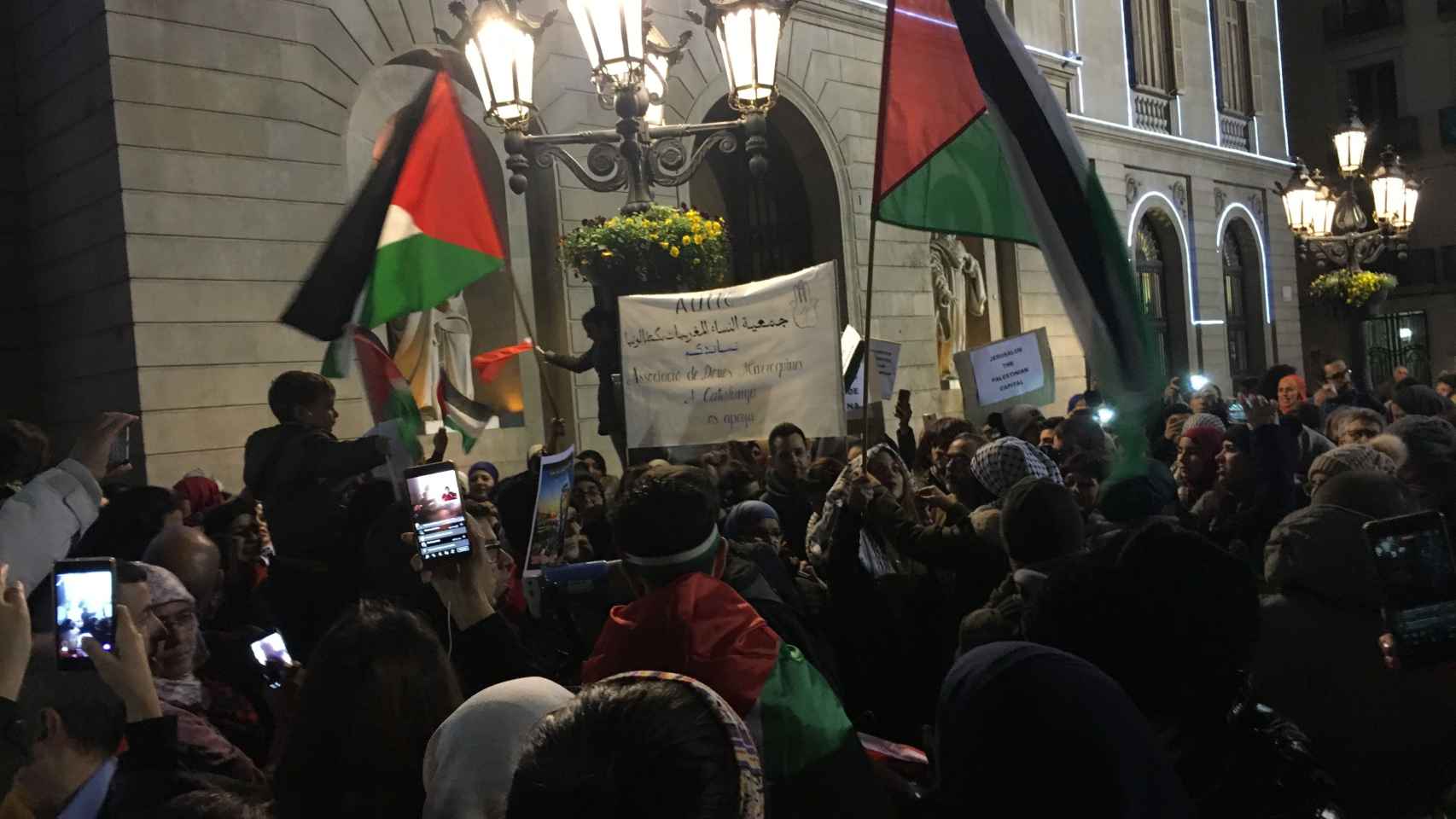 Convocatoria en plaza Sant Jaume por la neutralidad de Jerusalén / AROA ORTEGA