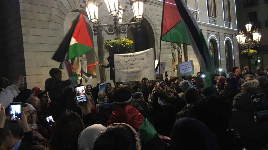 Convocatoria en plaza Sant Jaume por la neutralidad de Jerusalén / AROA ORTEGA