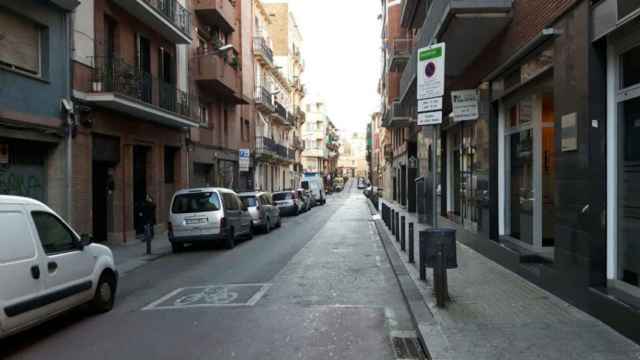 Tramo de la calle de Leiva, en Hostrafrancs, en el que han comenzado las obras de reforma peatonal.