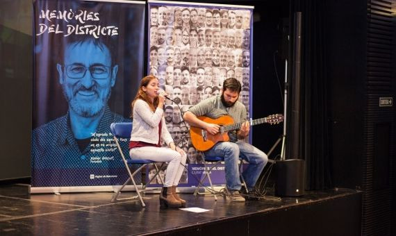 Actuación musical durante la presentación / AIGÜES DE BCN