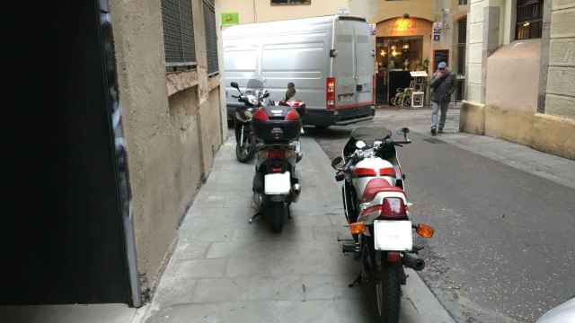 La Urbana multa cada día a 56 motos mal aparcadas