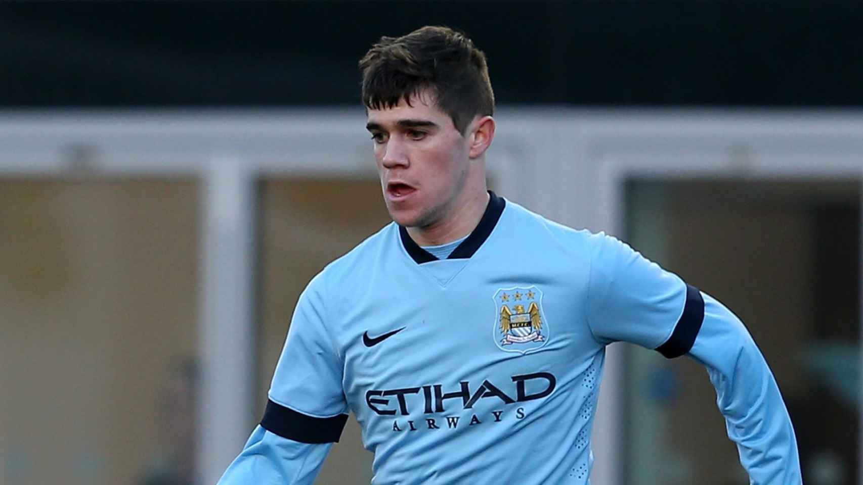 José Ángel Pozo con la camiseta del Manchester City