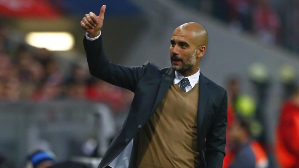 Pep Guardiola en un partido del Manchester City / EFE