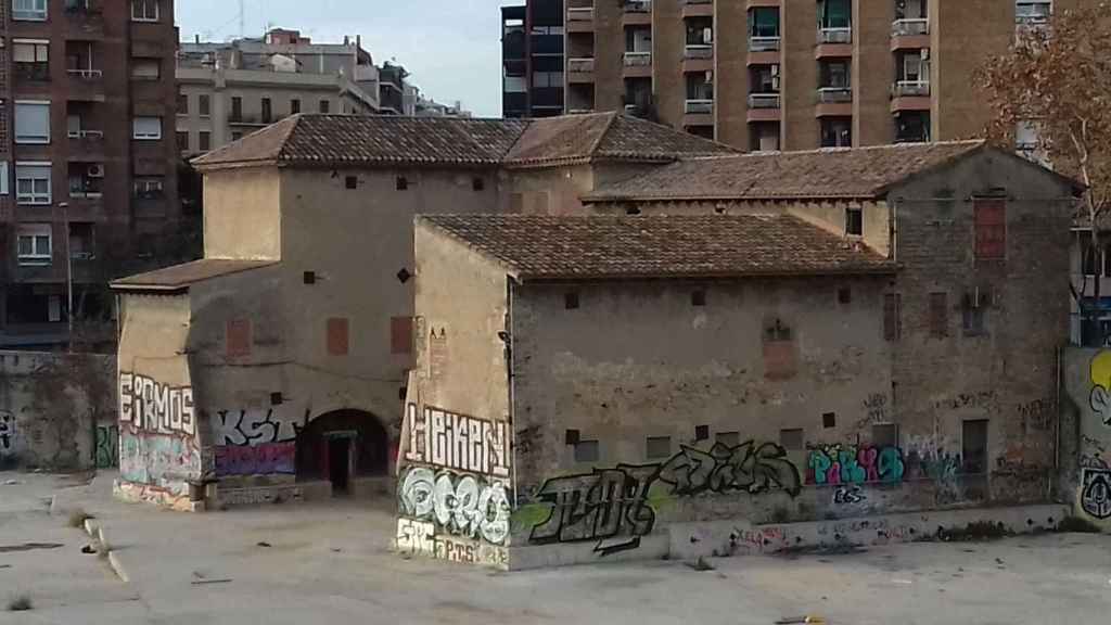 BCN desalojará a los 'okupas' de la Torre del Fang este verano / JORDI SUBIRANA