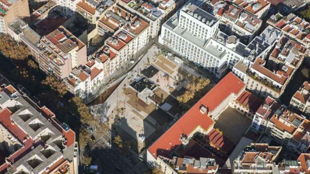 Vista panorámica de la plaza de Folch i Torres