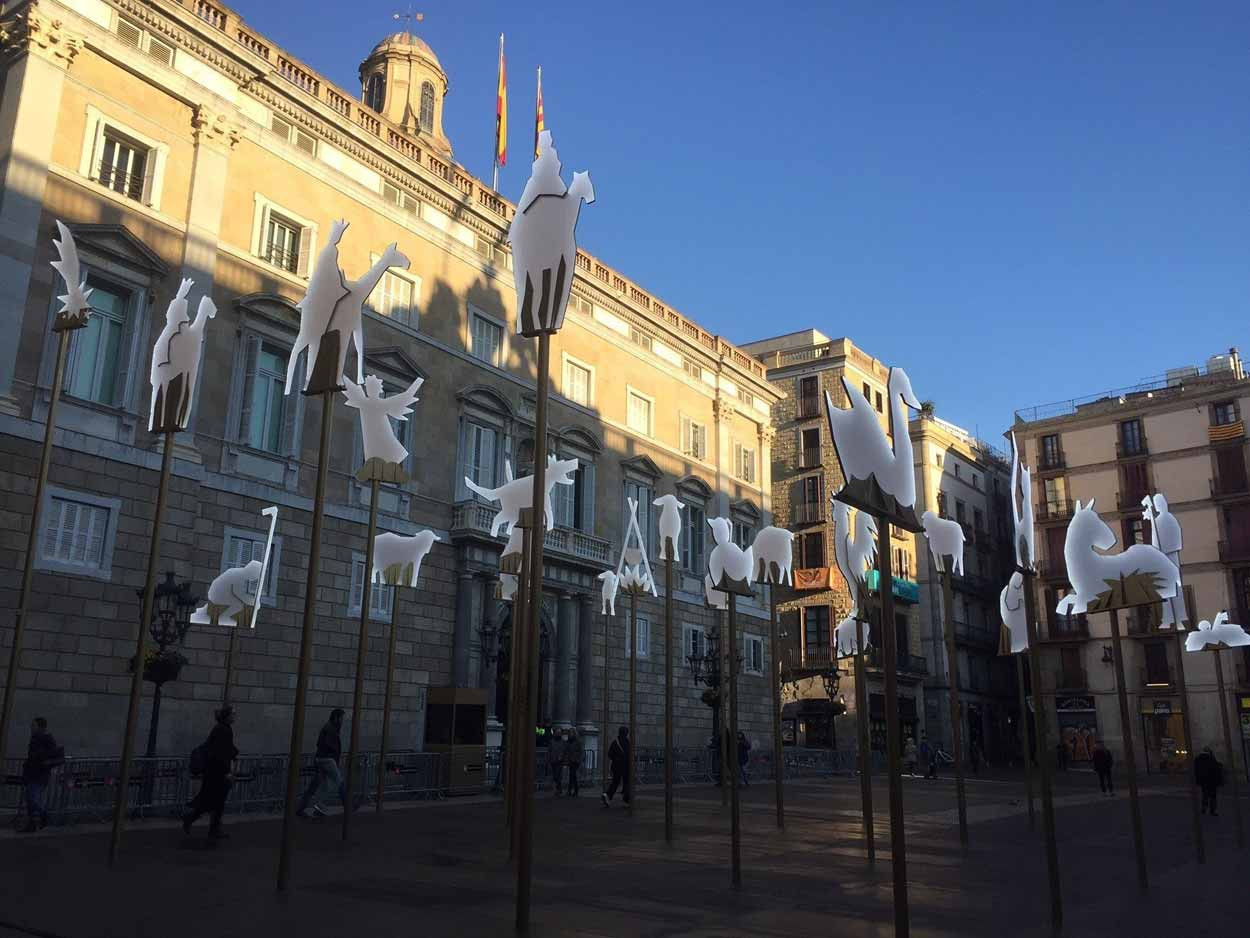 Pesebre instalado en la plaza Sant Jaume en 2017 / EP