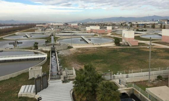 Estación depuradora de agua en El Prat / CR