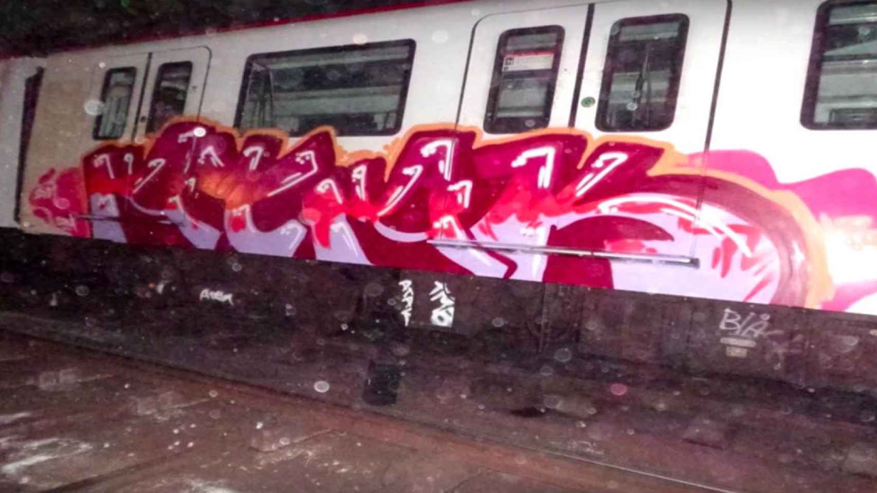 Grafitis en el metro de Barcelona / TMB