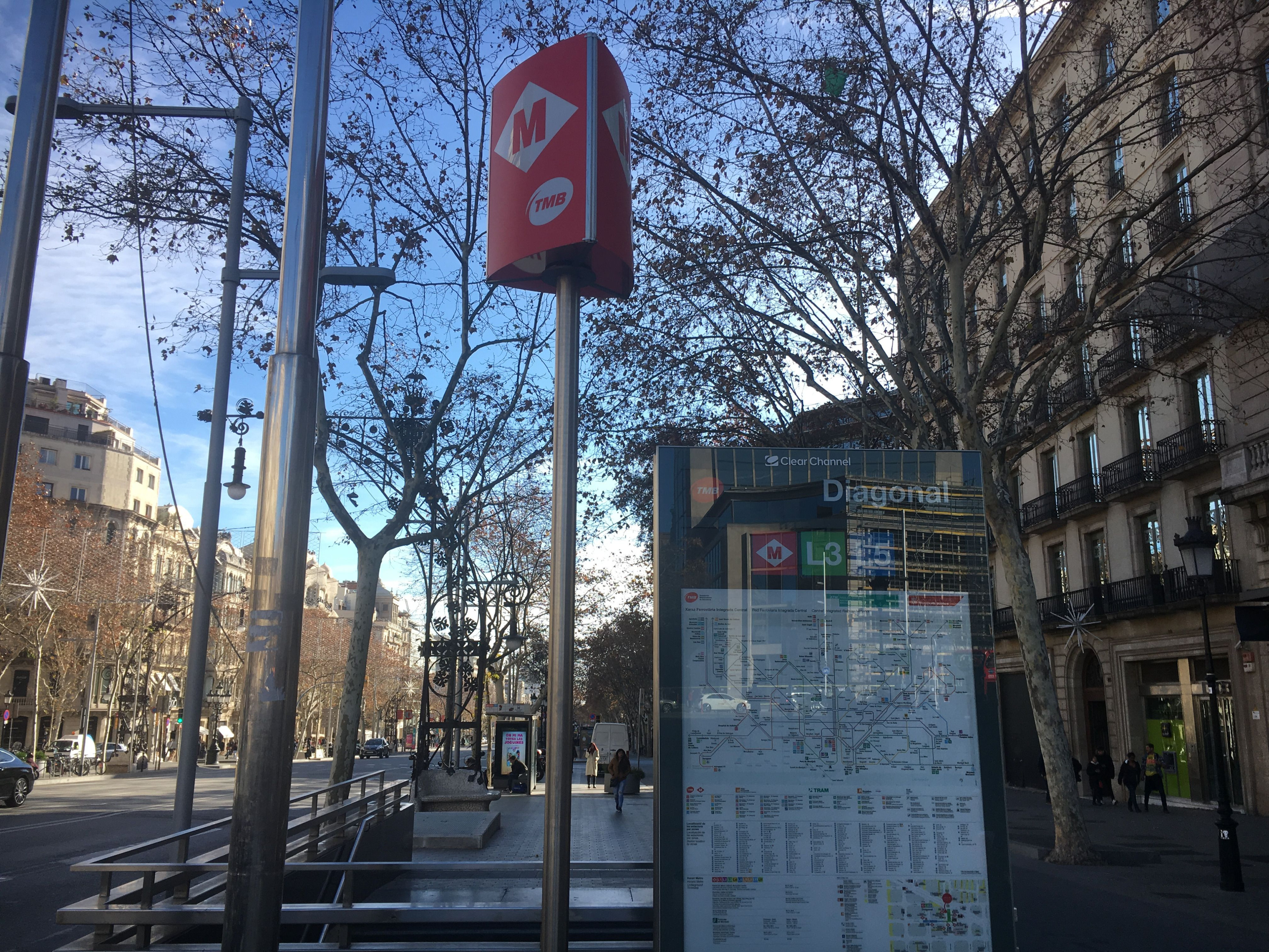 Parada de metro en Passeig de Gràcia / AO