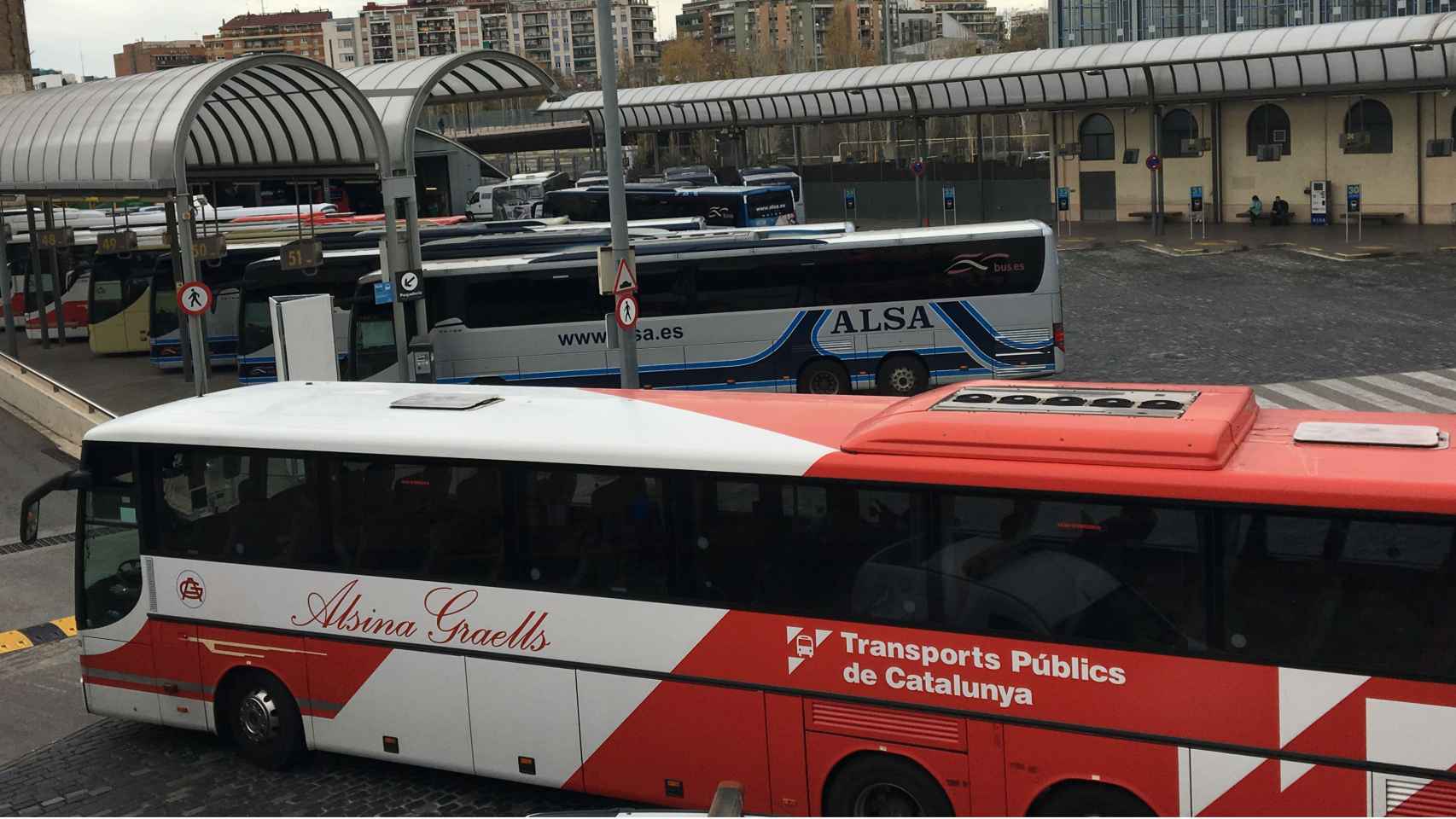 Autocares en la estación del Nord, en el barrio de Fort Pienc / CARLOS RUFAS