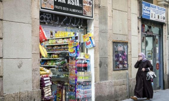 Pakistaní en el Raval / ÁLVARO VENTURA