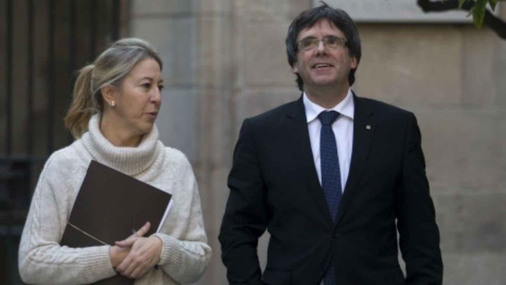 Neus Munté, durante su etapa en el Govern de la Generalitat, con el expresident Carles Puigdemont / EFE