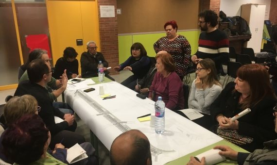 Sesión de participación sobre el proyecto de Mina de la Ciutat con los vecinos de Roquetes / AO