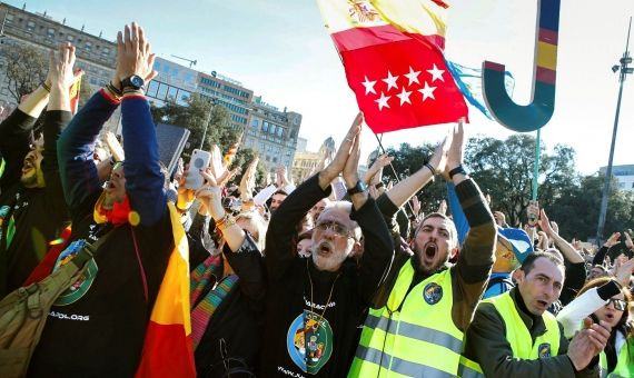 Manifestación de policías y guardia civiles en Barcelona / EFE/ ENRIC FONTCUBERTA