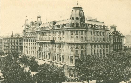 Fachada histórica del Hotel Colón, en la plaza de Catalunya con paseo de Gràcia / BARCELOFÍLIA