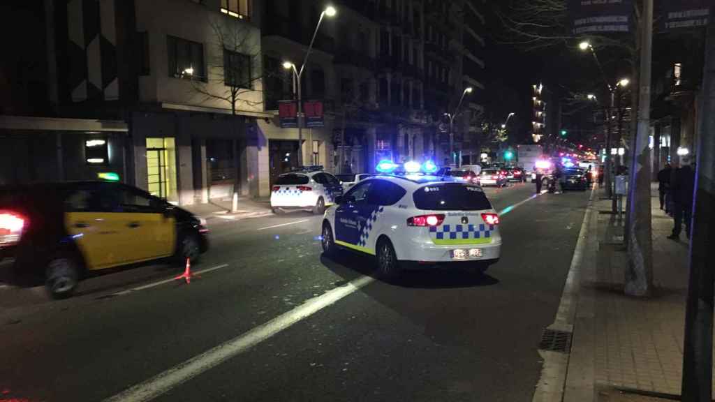 Agentes de la Guàrdia Urbana en un control de alcoholemia en Barcelona / ARCHIVO-PABLO ALEGRE