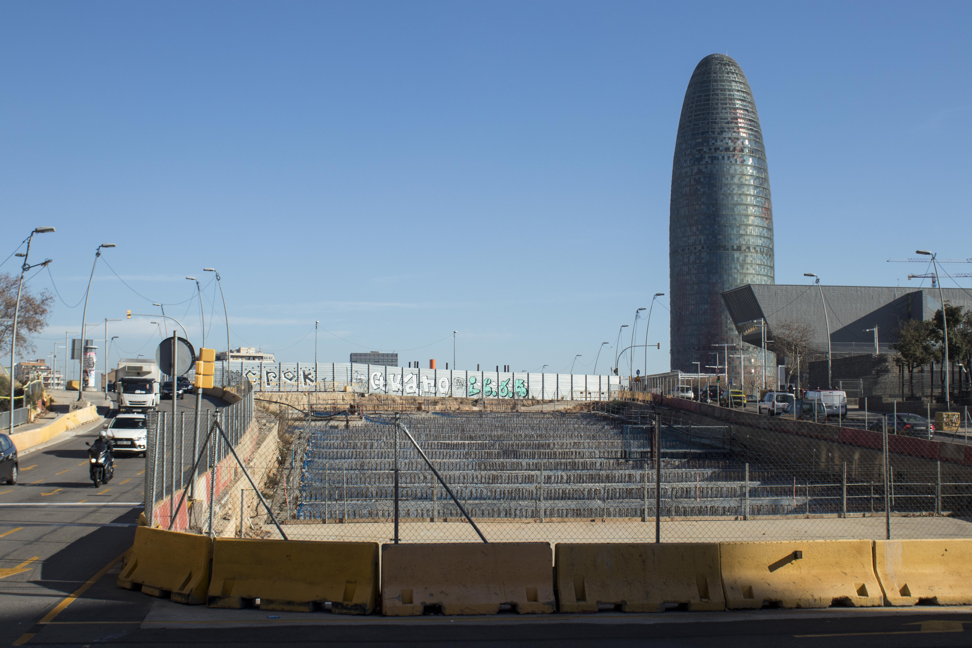 Obras en la plaza de Les Glòries / ÁLVARO VENTURA