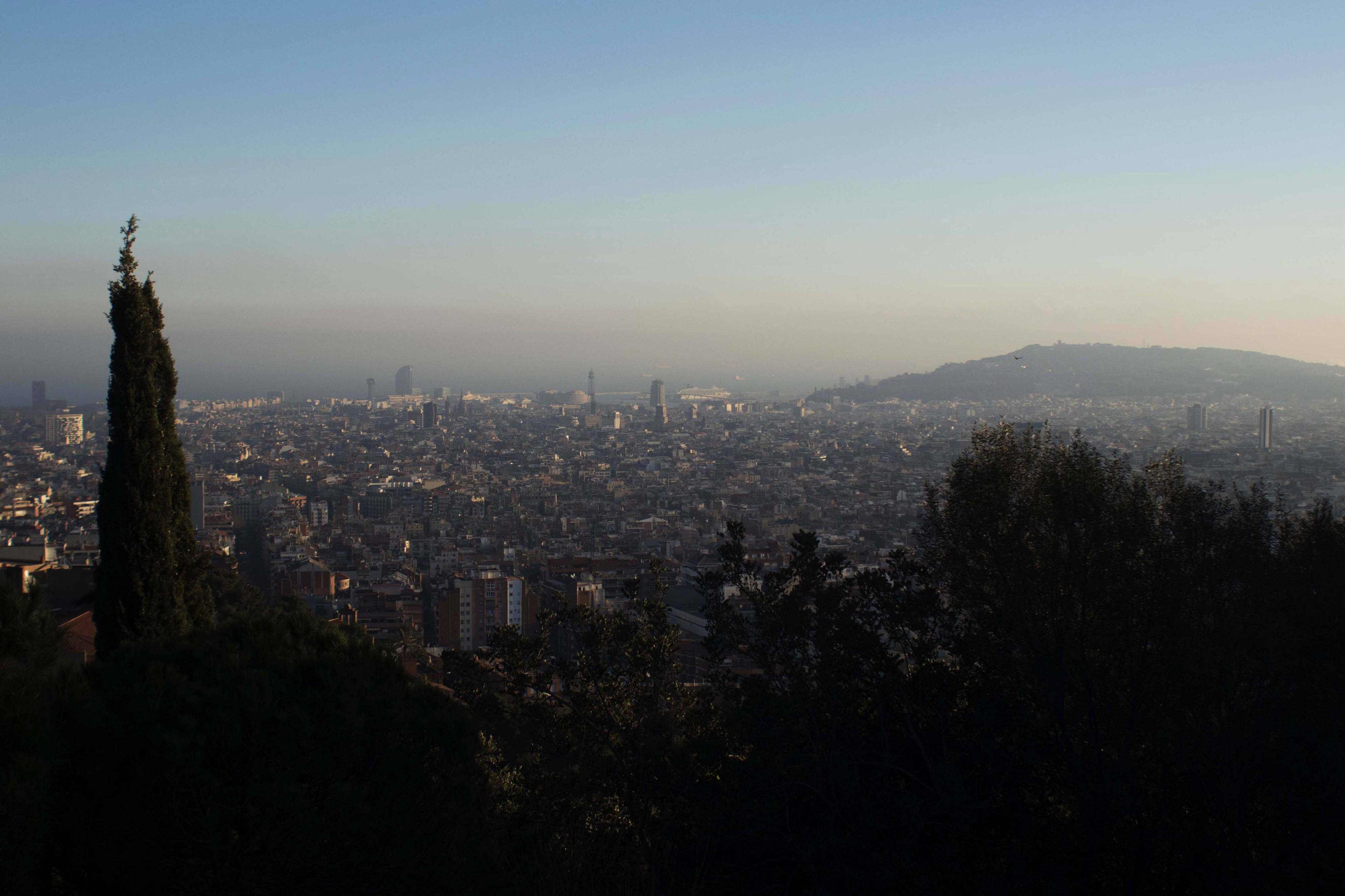 Contaminación en Barcelona / HUGO FERNÁNDEZ