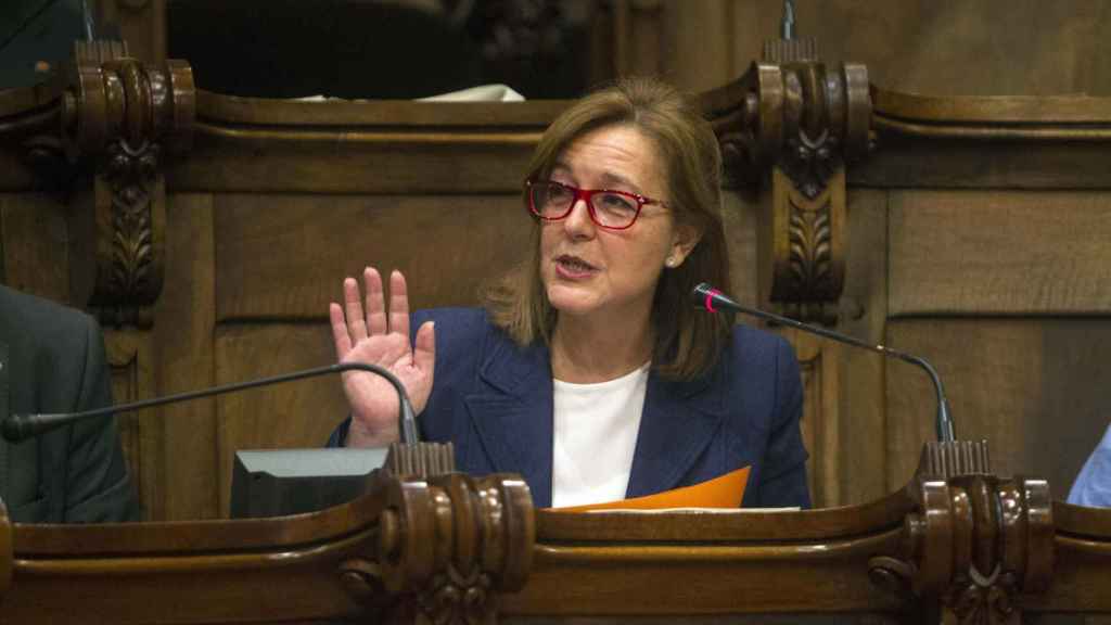 Carina Mejías en el pleno del Ayuntamiento de Barcelona / HUGO FERNÁNDEZ