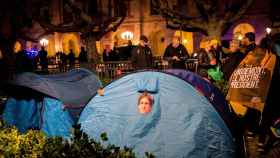 Acampada en la Ciutadella delante del Parlament / EFE/QUIQUE GARCÍA