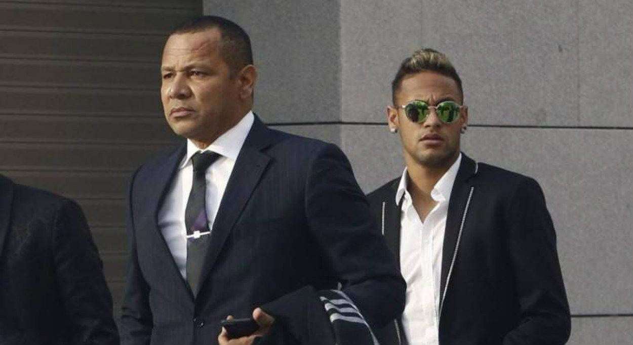 Neymar y su padre en los tribunales / EFE