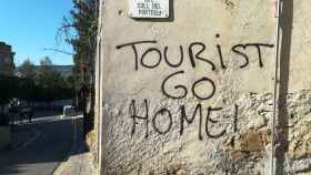 Tourist Go Home / PAULA BALDRICH