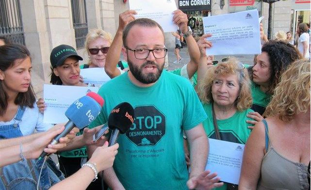 Carlos Macías, ex portavoz de la PAH, que ahora trabaja en el Ayuntamiento de BCN / Archivo