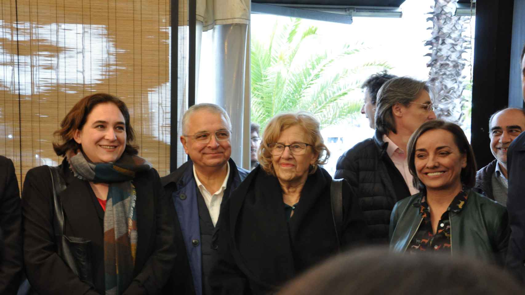 Ada Colau y Manuela Carmena han aparecido juntas en el Port Olímpic para sellar su mutua admiración y el de sus ciudades / MIKI