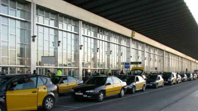Taxis aparcados en el Aeropuerto de Barcelona