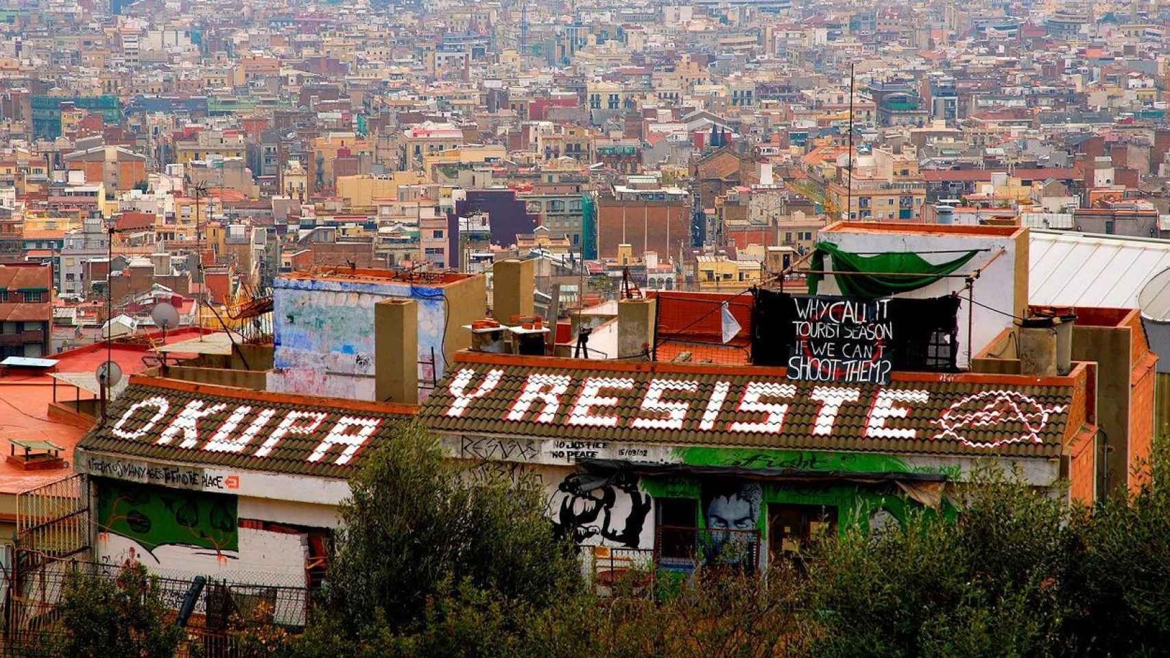 Imagen de archivo de una casa 'okupa' en Barcelona / EFE