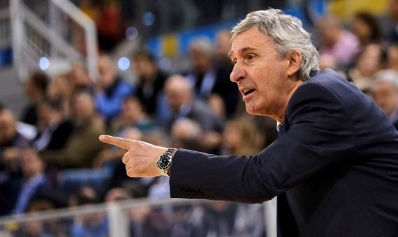 Svetislav Pesic dirige al Barça en la final de la Copa del Rey