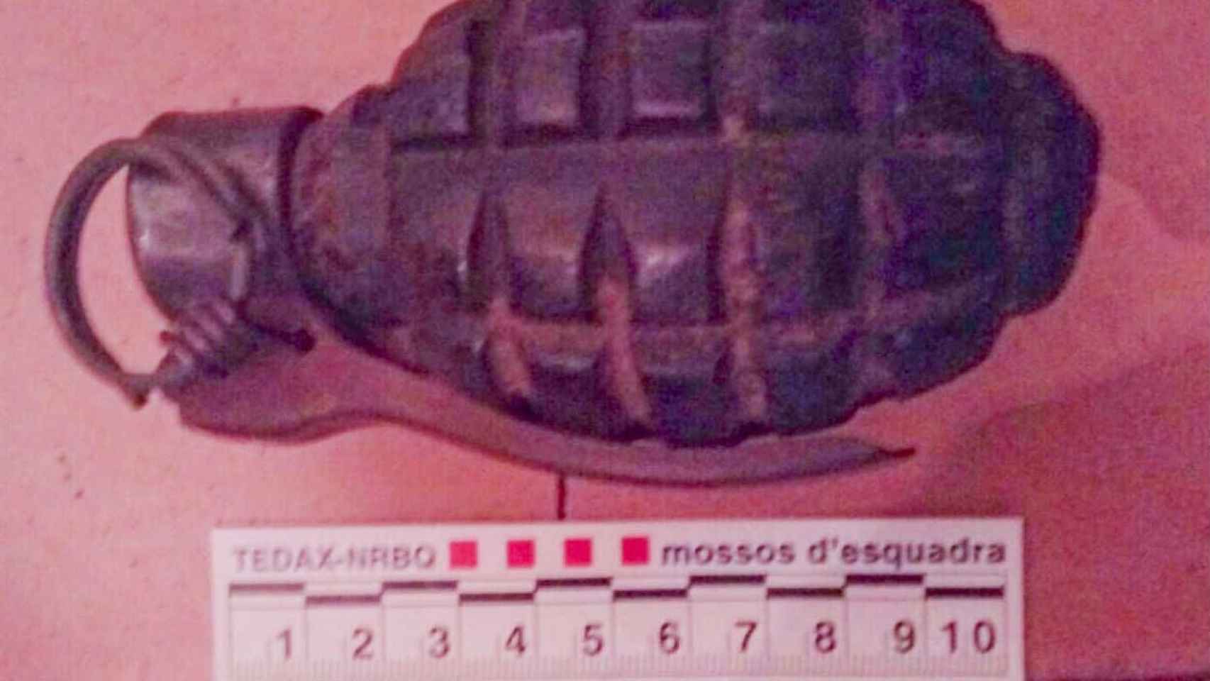 Granada de la guerra civil aparecida en la casa de una anciana en Barcelona / Mossos