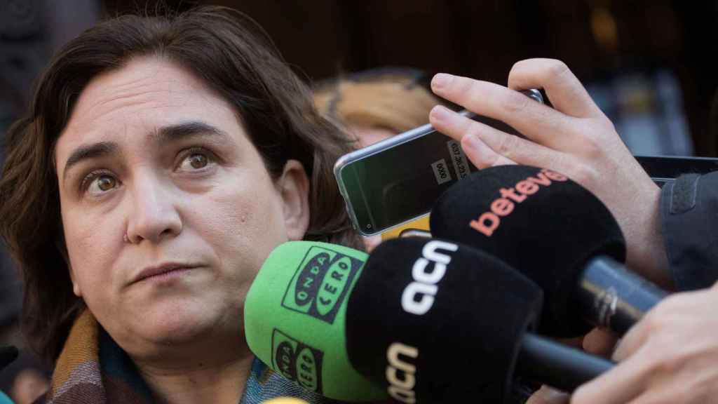 Colau estalla tras fracasar con la remunicipalización del agua  / EFE MARTA PÉREZ