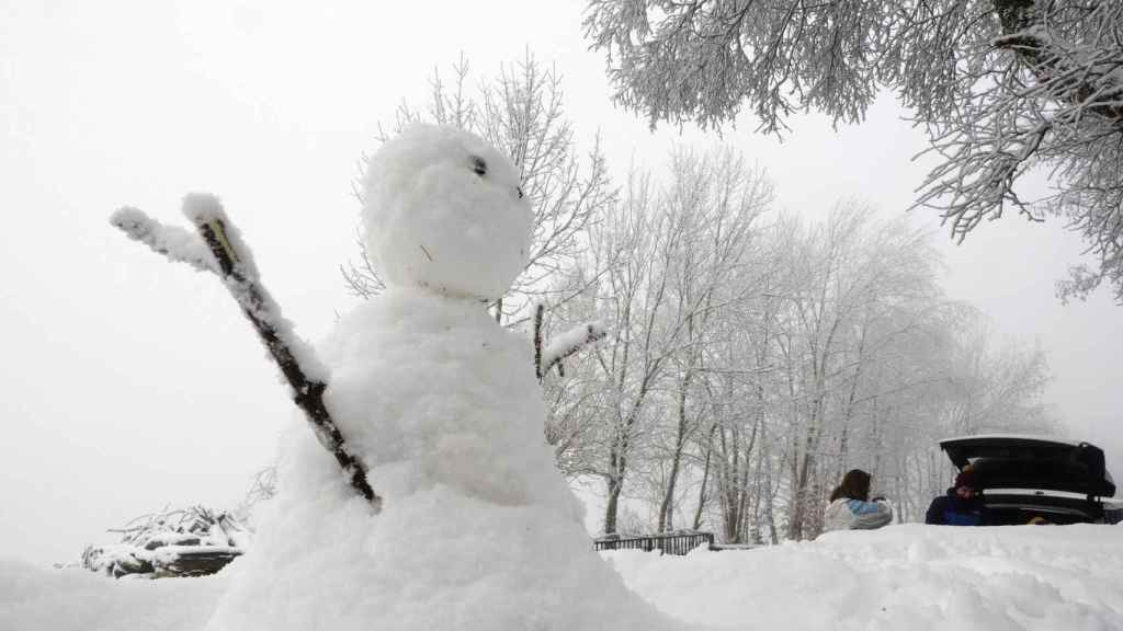 El Ayuntamiento de Barcelona se pone en alerta ante el riesgo de nevadas y heladas en la ciudad / EFE