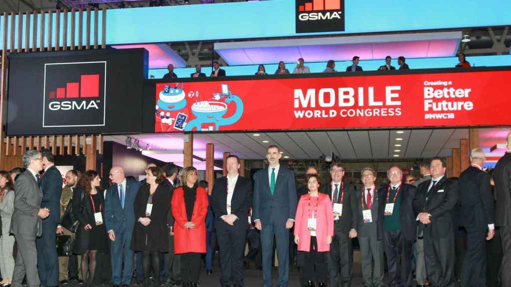 El Rey Felipe VI junto al resto de autoridades en la inauguración del Mobile World Congress / ÁLVARO VENTURA