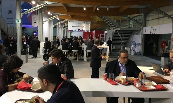 Uno de los restaurantes del Mobile World Congress / HUGO FERNÁNDEZ