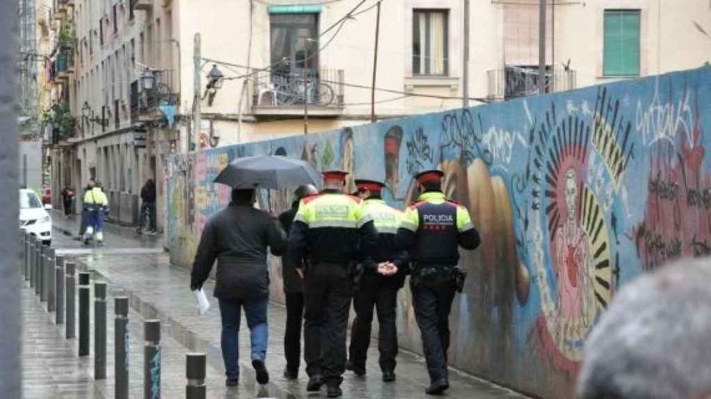 Los Mossos acompañan a la comitiva judicial tras su actuación