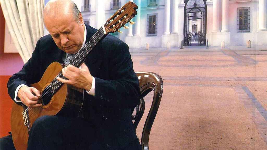 Eulogio Dávalos tocando en el Palacio de la Moneda, Chile / E.D.