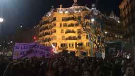 Manifestantes en el paseo de Gracia el pasado 8 de marzo durante el Día Internacional de la Mujer / AROA ORTEGA